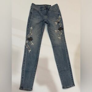 White House Black Market Floral Embroidered Skinny Jeans 00R NWT $130
